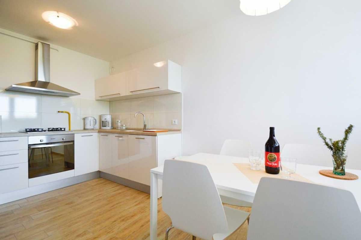 Leut Apartment, 3Min Beach, 15Min Center Pula Buitenkant foto