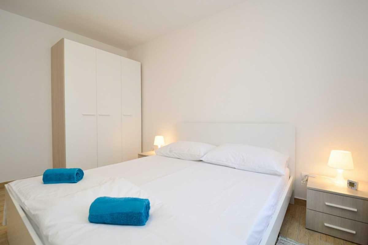 Leut Apartment, 3Min Beach, 15Min Center Pula Buitenkant foto